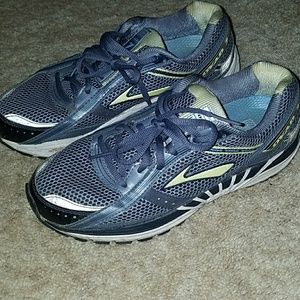 Women's Brooks running shoes